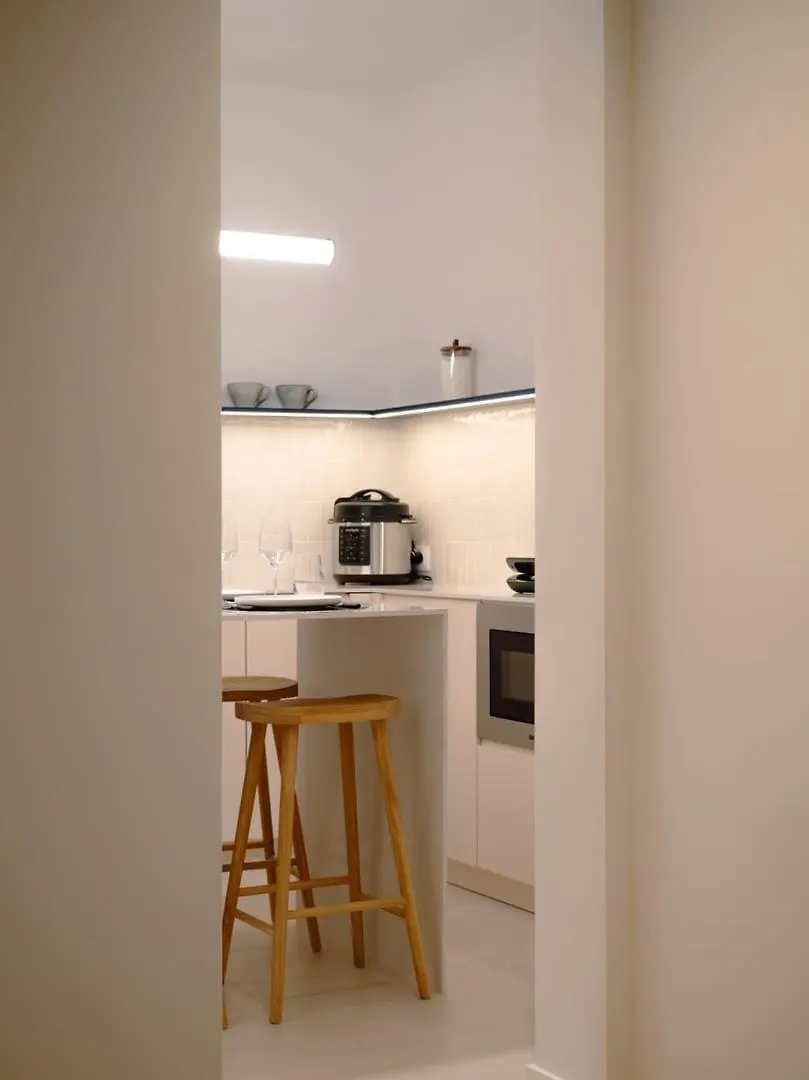 Charming 1-Bedroom Apartment In The Heart Of Graca | By Airnest Lisboa
