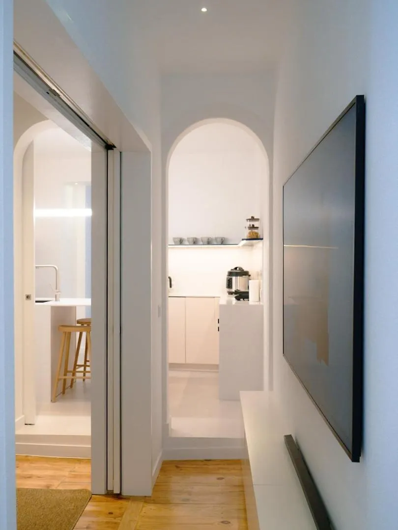 Charming 1-Bedroom Apartment In The Heart Of Graca | By Airnest Lisboa