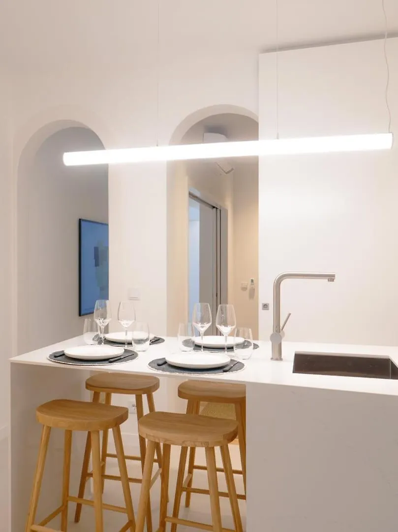 Charming 1-Bedroom Apartment In The Heart Of Graca | By Airnest Lisboa