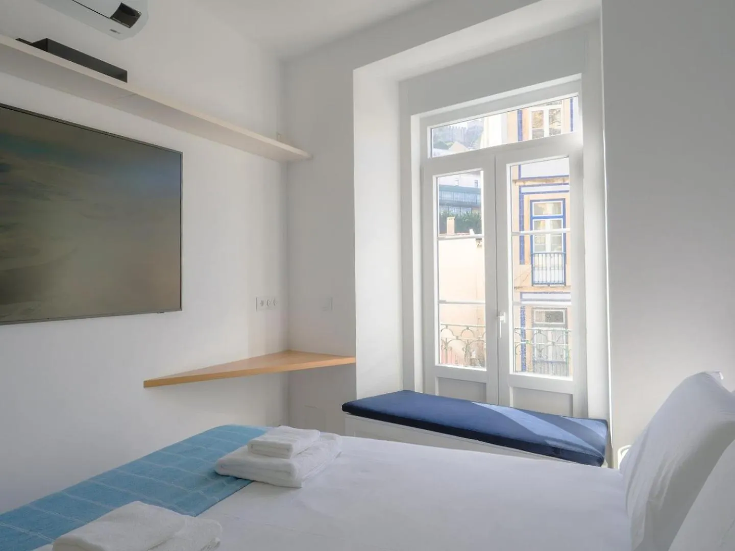 Charming 1-Bedroom Apartment In The Heart Of Graca | By Airnest Lisboa Portugal