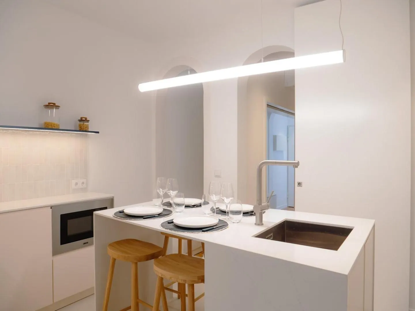 Charming 1-Bedroom Apartment In The Heart Of Graca | By Airnest Lisbon