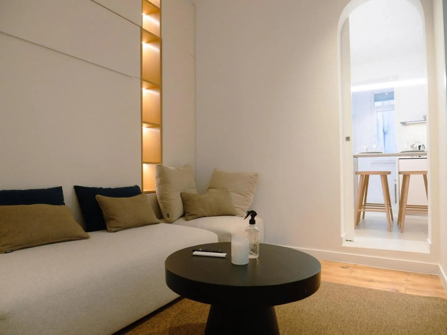 Charming 1-Bedroom Apartment In The Heart Of Graca | By Airnest Lisbon