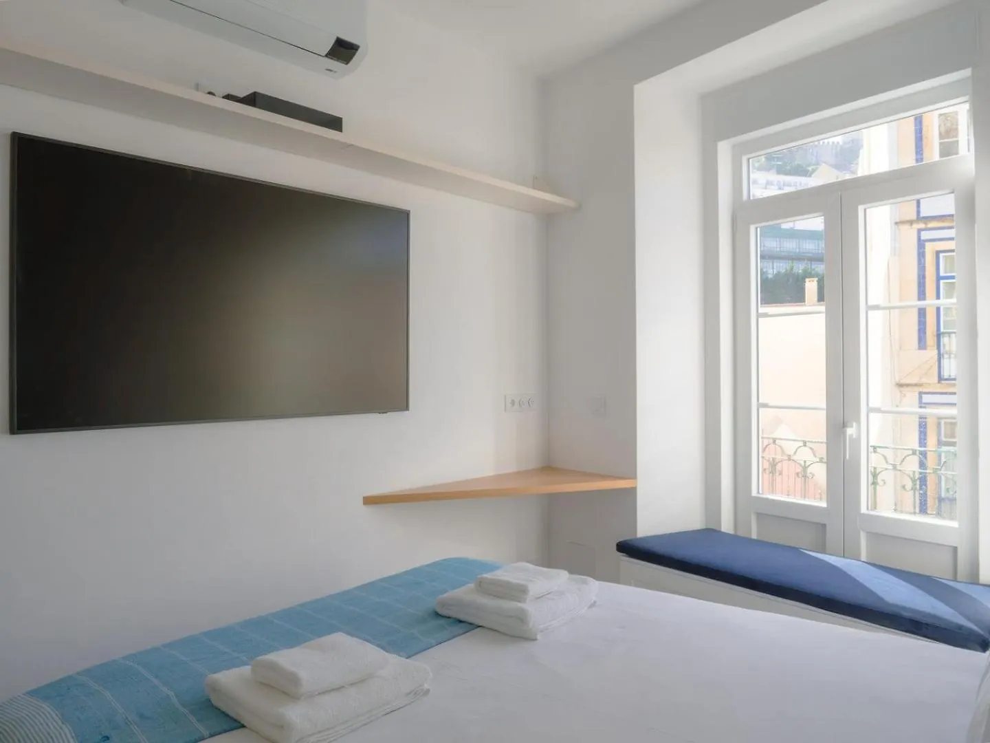 Charming 1-Bedroom Apartment In The Heart Of Graca | By Airnest Lisbon